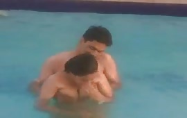स्विमिंग पूल में बॉयफ्रेंड ने की चुदाई